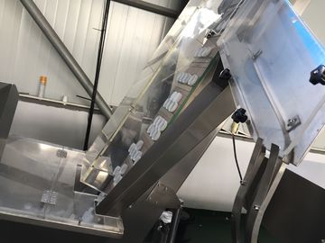 O anel protetor tampa a máquina de parafusamento tampando automática da máquina de empacotamento
