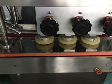 O anel protetor tampa a máquina de parafusamento tampando automática da máquina de empacotamento